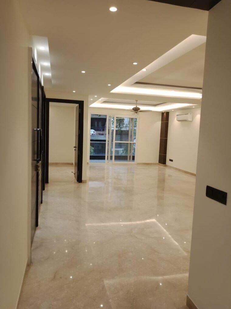 Room, south extension 4 Bedroom 2700 Sq.Ft. Builder Floor In South Extension Delhi 9257728