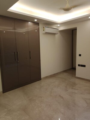 Room in 4 BHK Builder Floor at South Extension – for Rent