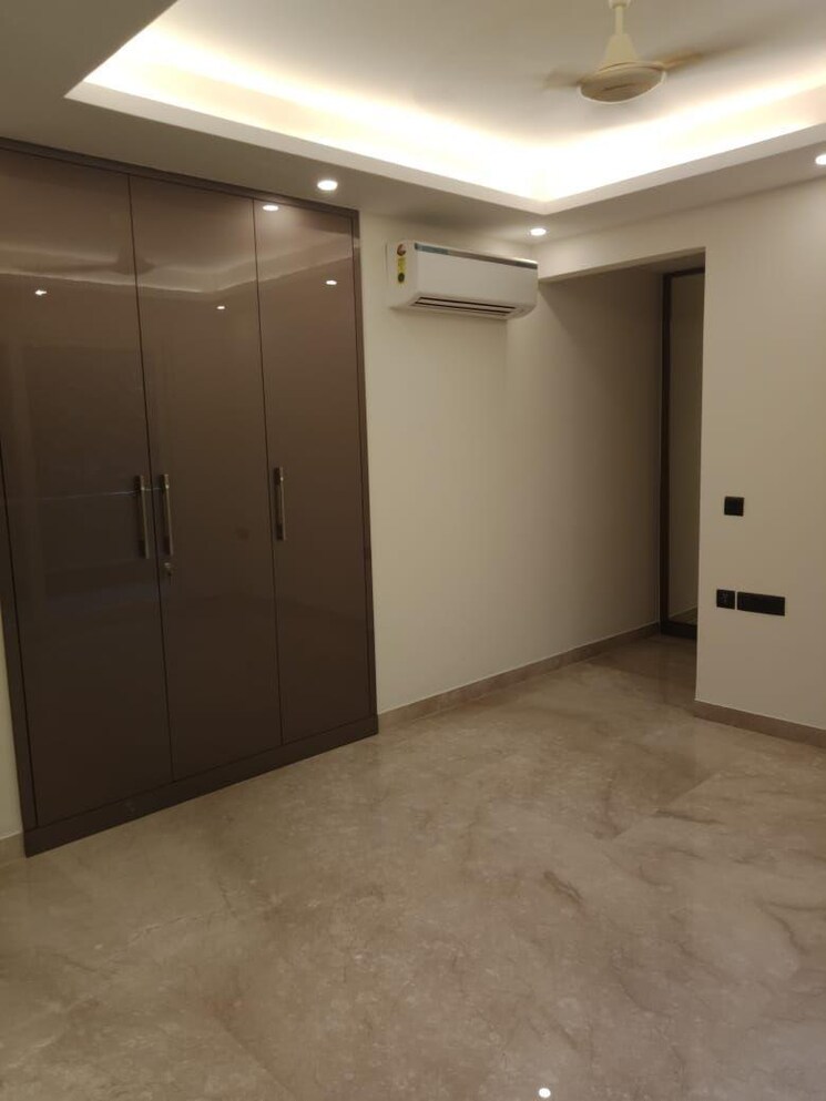 Room, south extension 4 Bedroom 2700 Sq.Ft. Builder Floor In South Extension Delhi 9257728