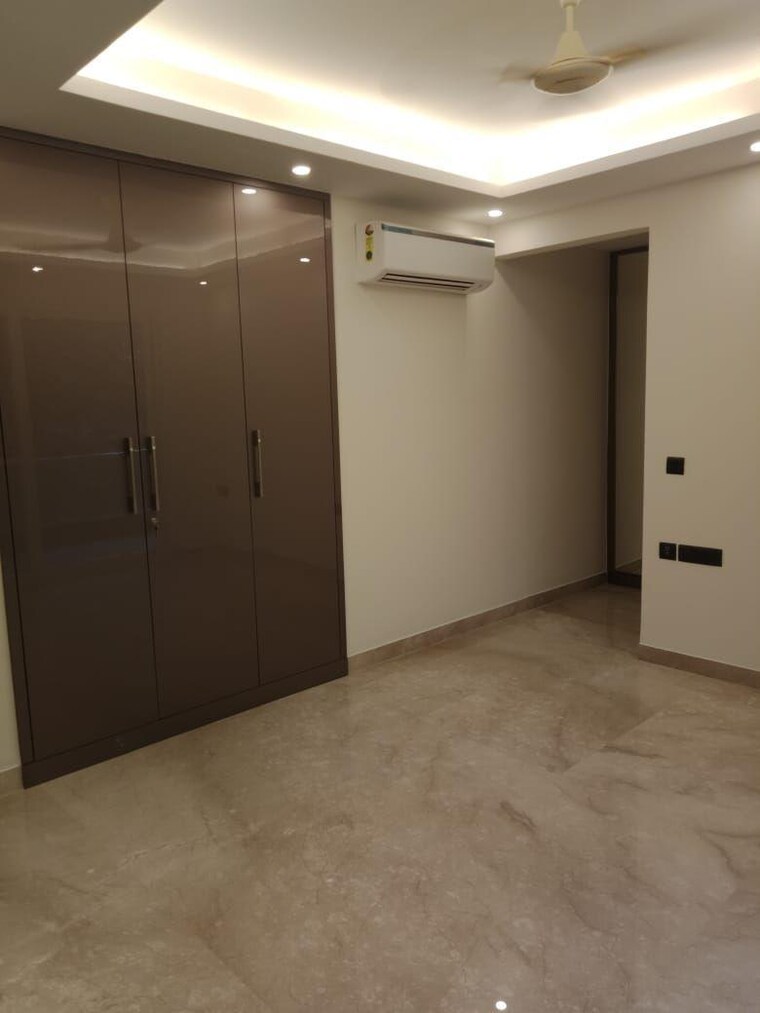 Room, south extension 4 Bedroom 2700 Sq.Ft. Builder Floor In South Extension Delhi 9257728