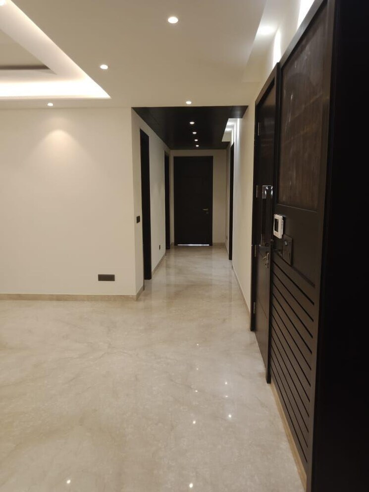Room, south extension 4 Bedroom 2700 Sq.Ft. Builder Floor In South Extension Delhi 9257728