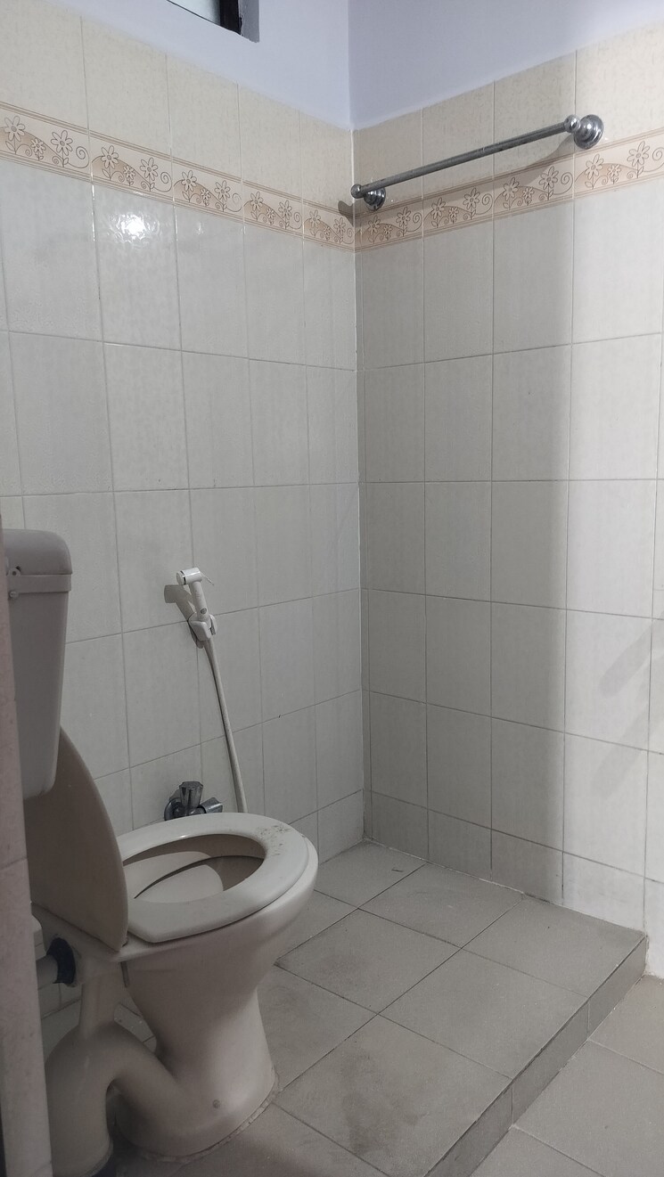 Bathroom, banjara hills 2 Bedroom 1200 Sq.Ft. Apartment In Banjara Hills Hyderabad 9257770