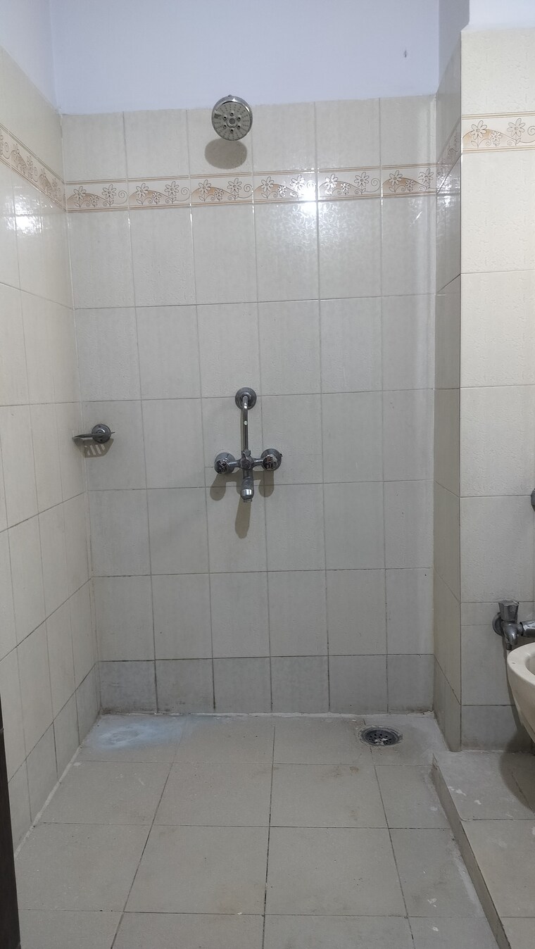 Bathroom, banjara hills 2 Bedroom 1200 Sq.Ft. Apartment In Banjara Hills Hyderabad 9257770