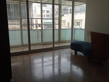 Room in 3 BHK Apartment at Lalani Fairmont, Khar West – for Rent
