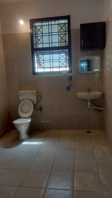 Bathroom in 1 BHK Apartment at Banjara Hills – for Rent