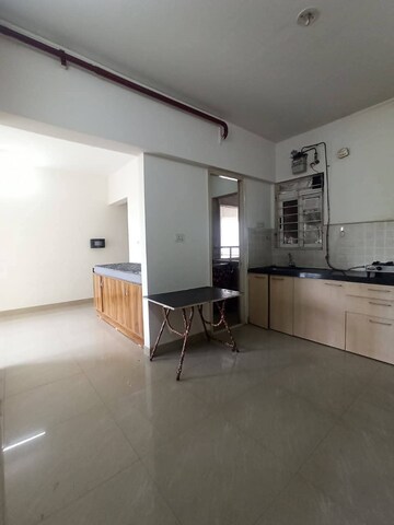 Room in 2 BHK Apartment at Amanora Trendy Homes, Hadapsar – for Rent