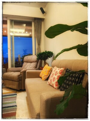 Living Room in 4 BHK Apartment at Capri Heights Apartment, Pali Hill – for Rent