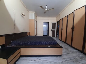 Bedroom in 2 BHK Apartment at Goregaon East – for Rent