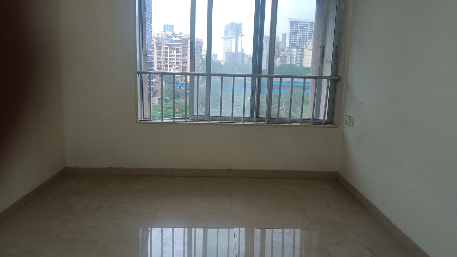 2.5 BHK + Extra Room Apartment For Rent in Gundecha Symphony