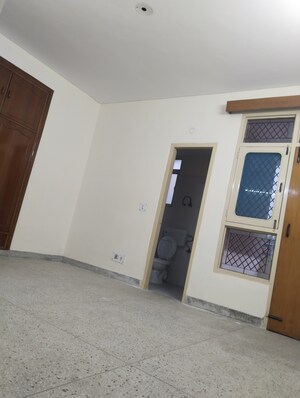 Room in 6 BHK Independent House at Carnation Greens, Sector 8 – for Sale