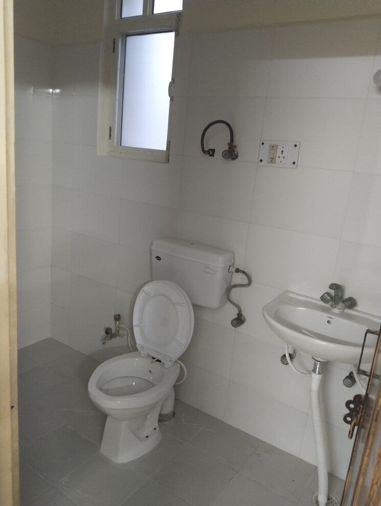 Bathroom, carnation-greens 6 Bedroom 235 Sq.Yd. Independent House In Sector 8 Faridabad 9257953