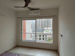 Room in 4 BHK Apartment at Indiabulls Centrum Park, Sector 103 – for Rent