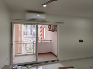 Room in 4 BHK Apartment at Indiabulls Centrum Park, Sector 103 – for Rent