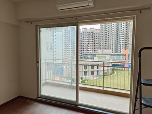 Room in 4 BHK Apartment at Indiabulls Centrum Park, Sector 103 – for Rent