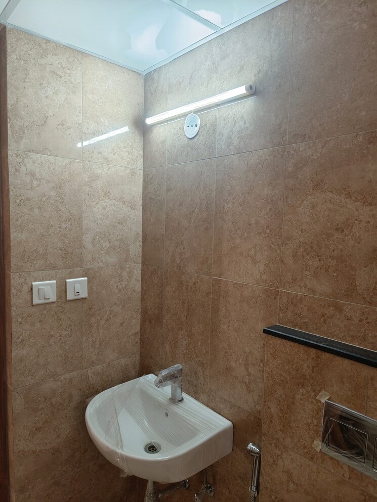 Bathroom, indiabulls-centrum-park 4 Bedroom 2875 Sq.Ft. Apartment In Sector 103 Gurgaon 9258053