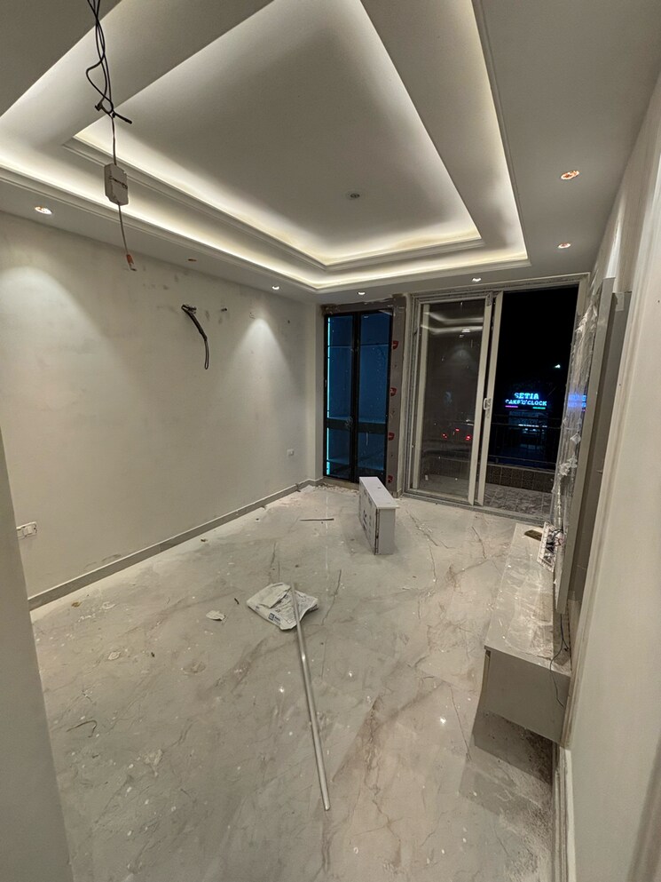 Room, sainik colony 4 Bedroom 250 Sq.Yd. Builder Floor In Sainik Colony Faridabad 9258166