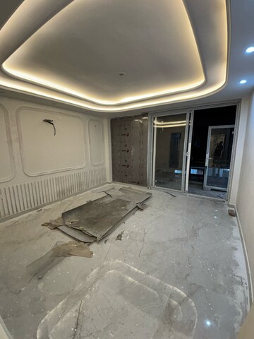 Building Lobby in 4 BHK Builder Floor at Sainik Colony – for Sale