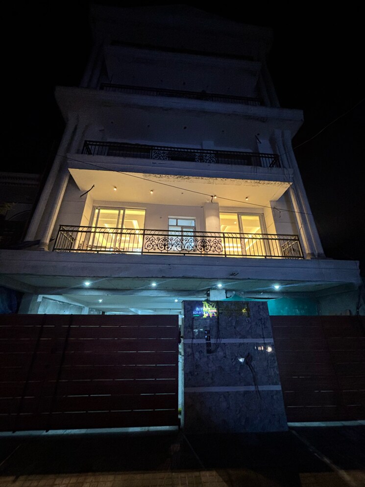 Exterior View, sainik colony 4 Bedroom 250 Sq.Yd. Builder Floor In Sainik Colony Faridabad 9258166