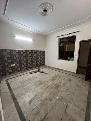 Parking in 1 BHK Builder Floor at Saket – for Rent