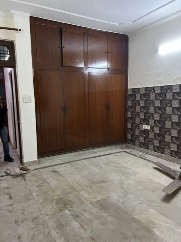 Room in 1 BHK Builder Floor at Saket – for Rent