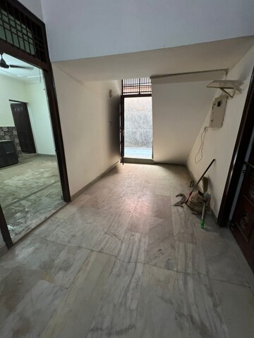 Room in 1 BHK Builder Floor at Saket – for Rent
