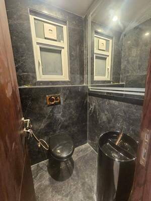 Furnished Amenities in 3 BHK Builder Floor at Unitech South City 1, South City 1 – for Sale