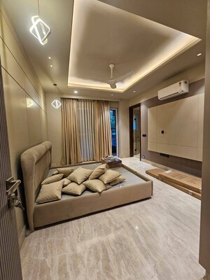 Bedroom in 3 BHK Builder Floor at Unitech South City 1, South City 1 – for Sale