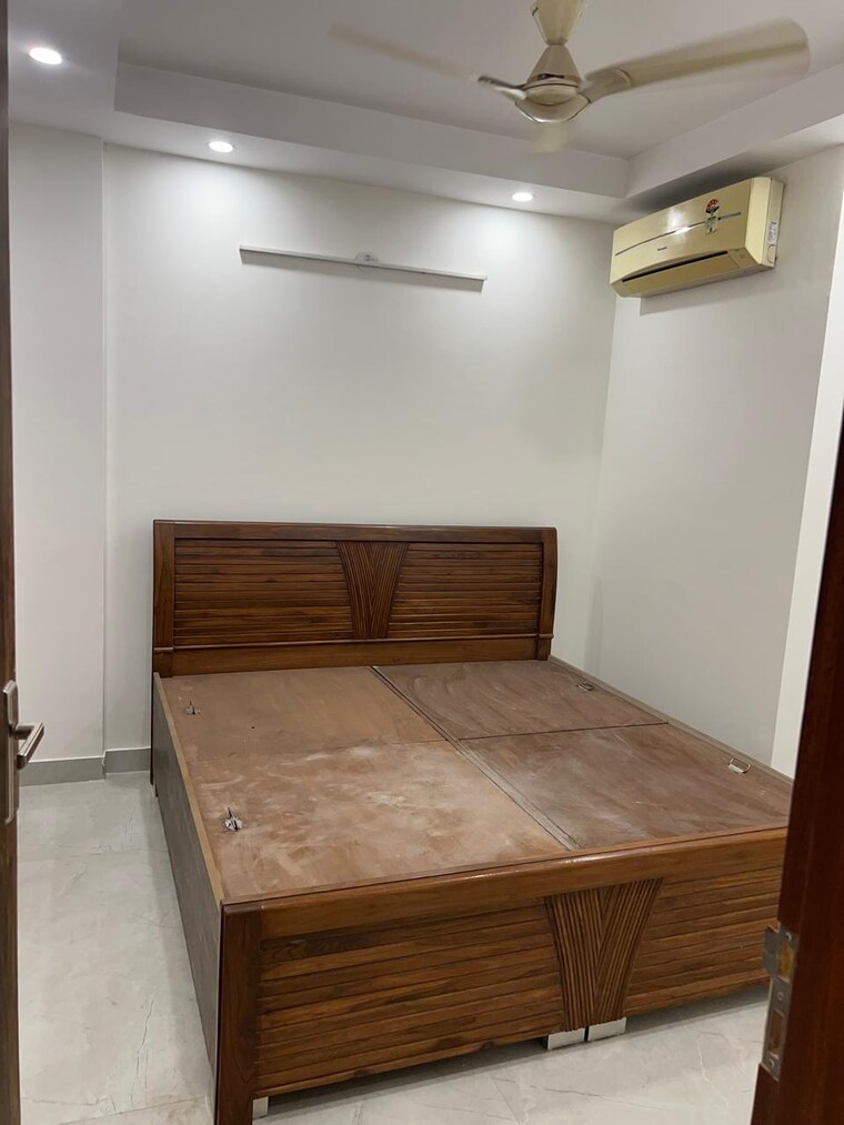 Bedroom, freedom fighters enclave 3 Bedroom 946 Sq.Mt. Builder Floor In Freedom Fighters Enclave Delhi 9258182