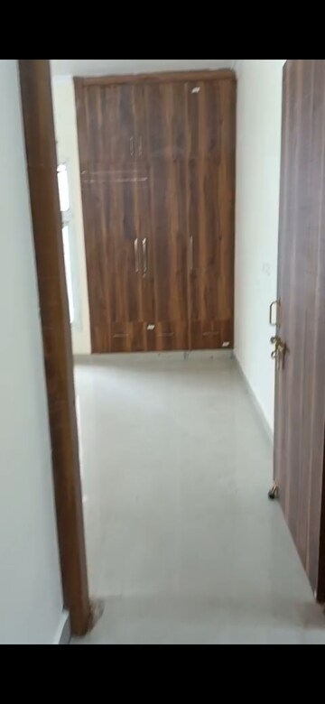 Room in 2.5 BHK Apartment at UPAVP Ganga Yamuna And Hindon Enclave, Pratap Vihar – for Rent
