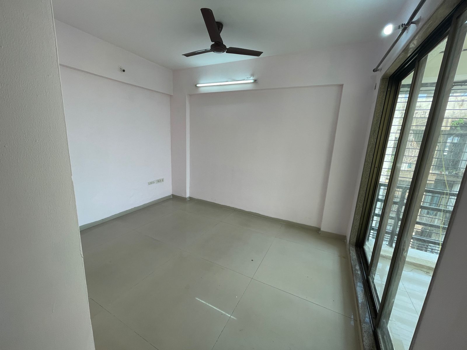 2 BHK + Extra Room Apartment For Sale in Armstrong Hex Blox