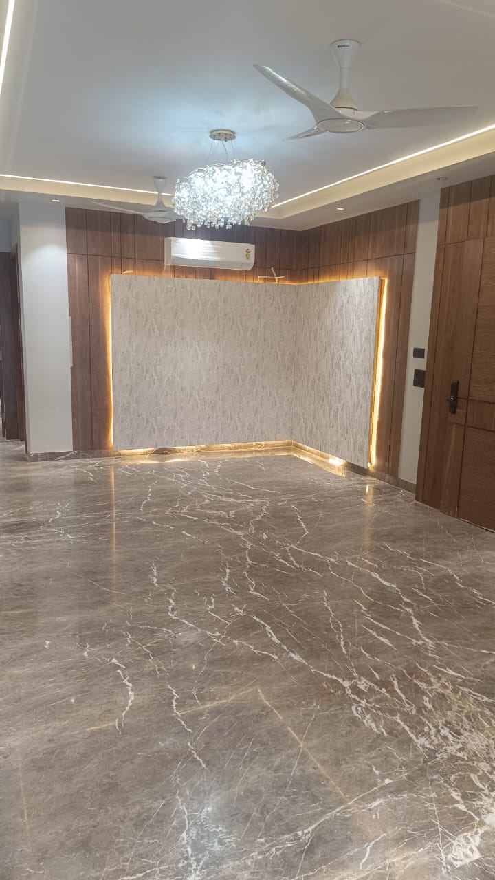4 BHK + Servant Room Builder Floor For Sale in SS 100
