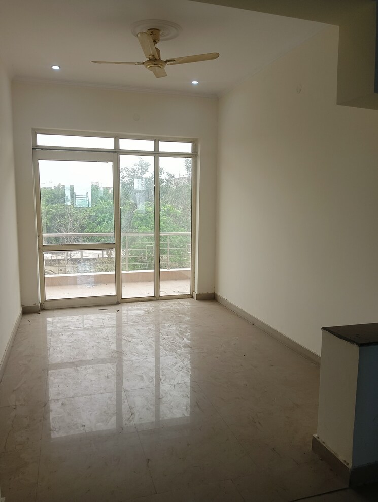 Room, sector 53 3 Bedroom 1140 Sq.Ft. Builder Floor In Sector 53 Gurgaon 9258247