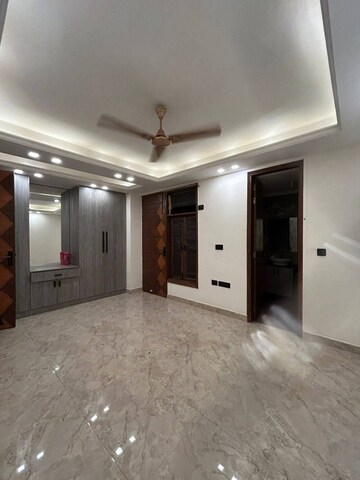 Room in 3 BHK Builder Floor at Saket – for Rent