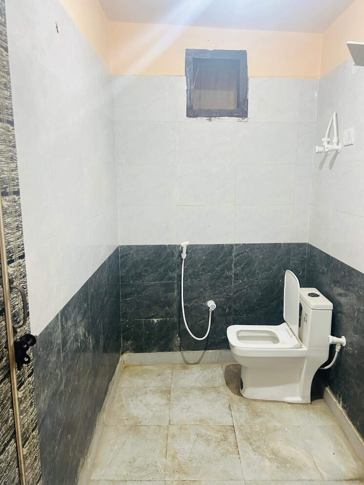 Attached Bathroom, saya-zenith 3 Bedroom 1285 Sq.Ft. Apartment In Ahinsa Khand 2 Ghaziabad 9258390