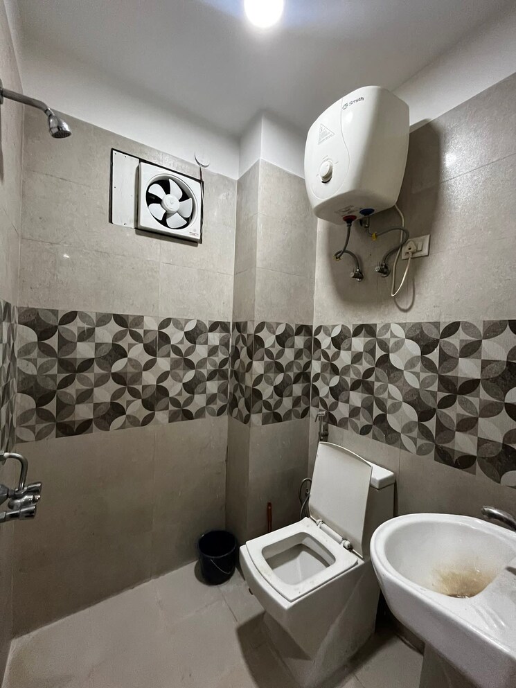 Bathroom, saket 2 Bedroom 800 Sq.Ft. Builder Floor In Saket Delhi 9258482