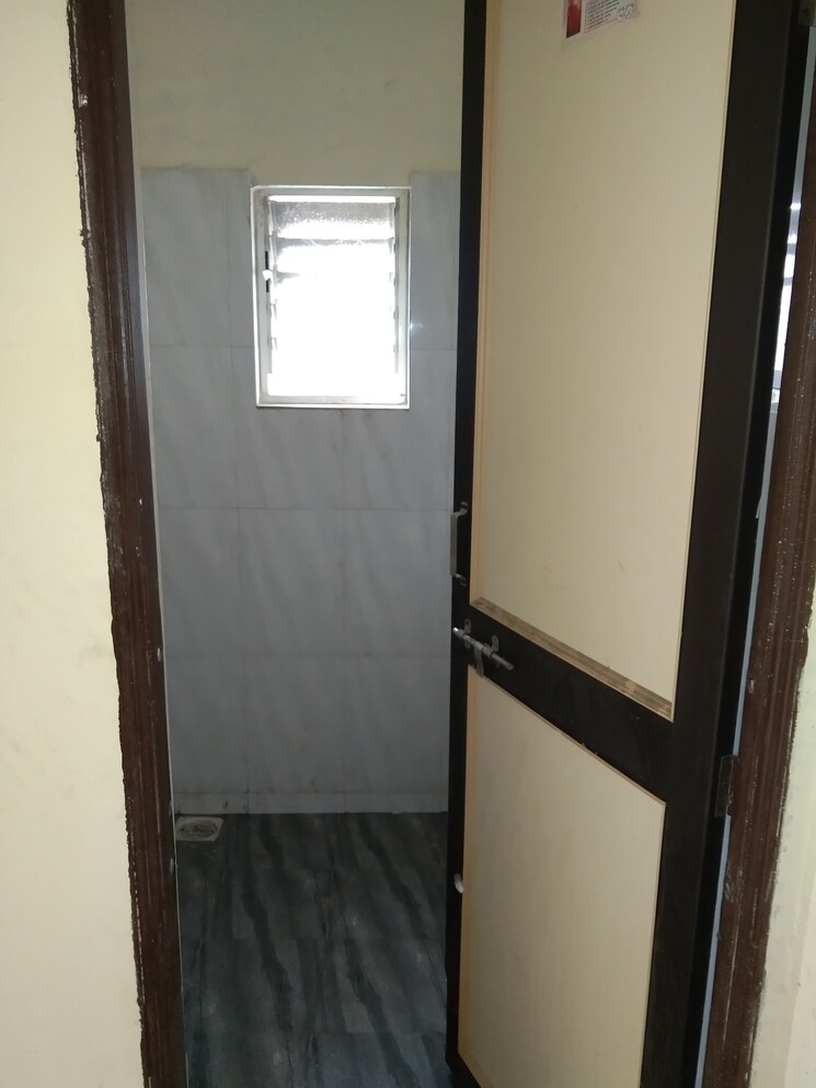 Bathroom, phoenix-omkar-nandan Commercial Office Space in IT/SEZ 1000 Sq.Ft. In Narhe Pune 9258632