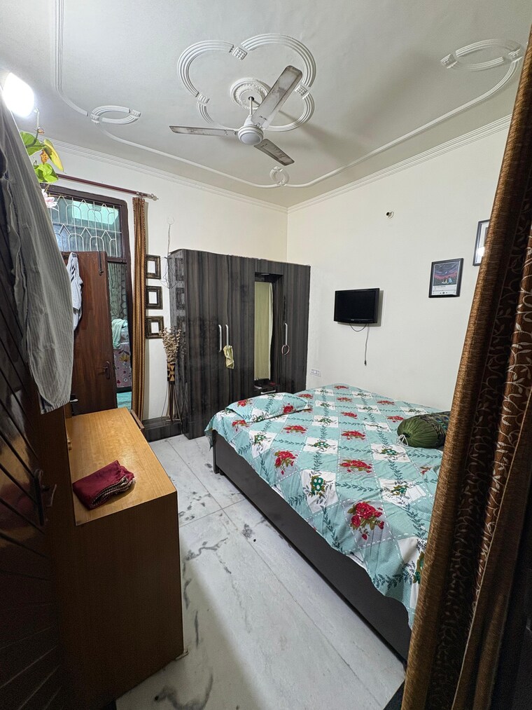 Bedroom, bharat colony 6 Bedroom 188 Sq.Yd. Independent House In Bharat Colony Faridabad 9258681