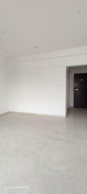 Room in 2 BHK Apartment at Shapoorji Pallonji Vicinia, Powai – for Rent