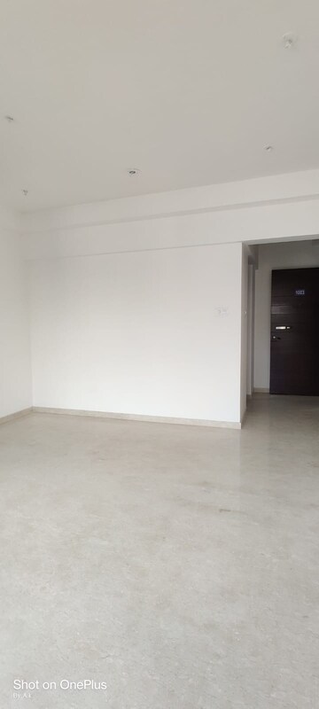 Room in 2 BHK Apartment at Shapoorji Pallonji Vicinia, Powai – for Rent