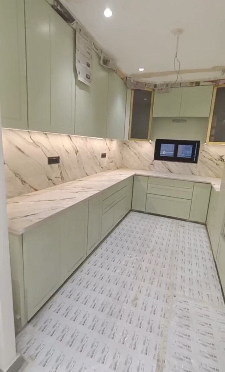 Kitchen, vivek vihar phase 1 3 Bedroom 1800 Sq.Ft. Builder Floor In Vivek Vihar Phase 1 Delhi 9258673