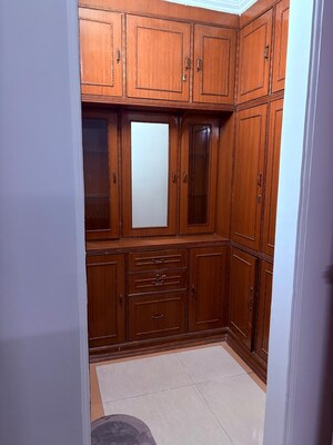 Room in 4 BHK Independent House at Palam Vihar – for Rent