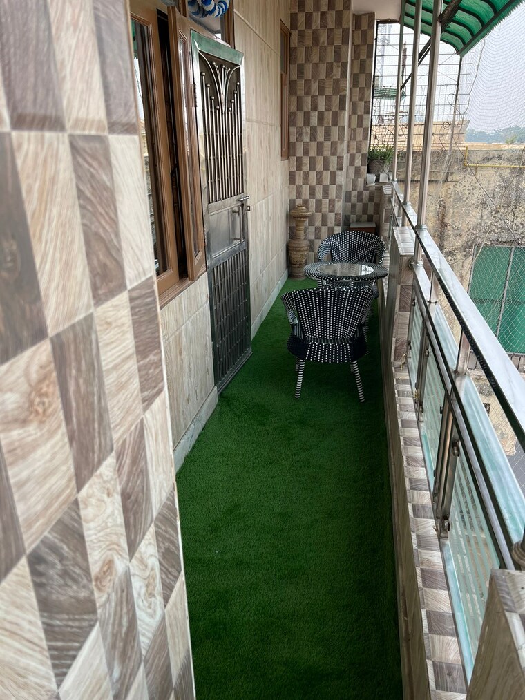 Balcony, dilshad colony 4 Bedroom 1800 Sq.Ft. Builder Floor In Dilshad Colony Delhi 9258833
