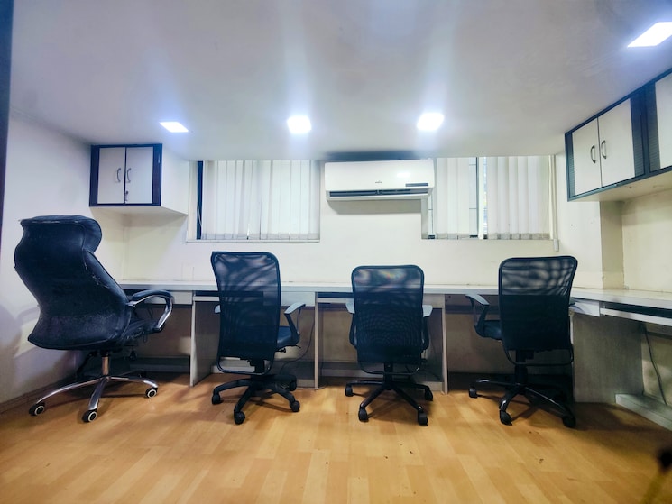 Team Area, malad west Commercial Office Space 800 Sq.Ft. In Malad West Mumbai 9258891