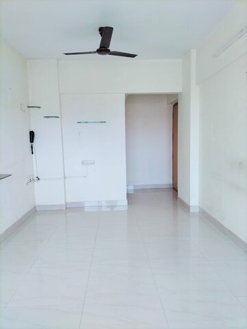 Room in 1 BHK Apartment at Dheeraj Valley, Goregaon East – for Rent