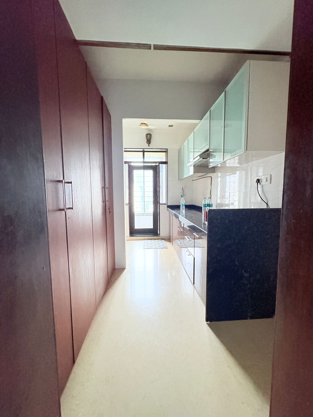 2 BHK Apartment For Rent in Hiranandani Meadows