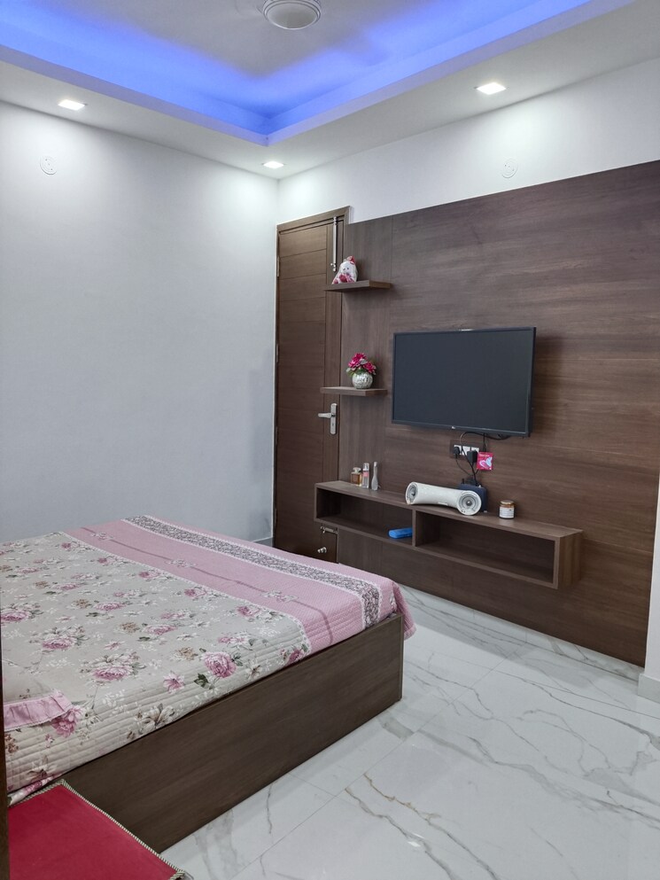Bedroom, shivalik colony 3 Bedroom 1800 Sq.Ft. Apartment In Shivalik Colony Delhi 9259118