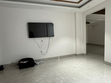 Room in 3 BHK Builder Floor at Vasant Kunj – for Rent