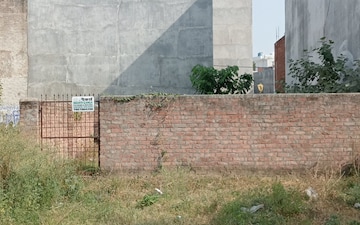 Land For Sale in Alamnagar