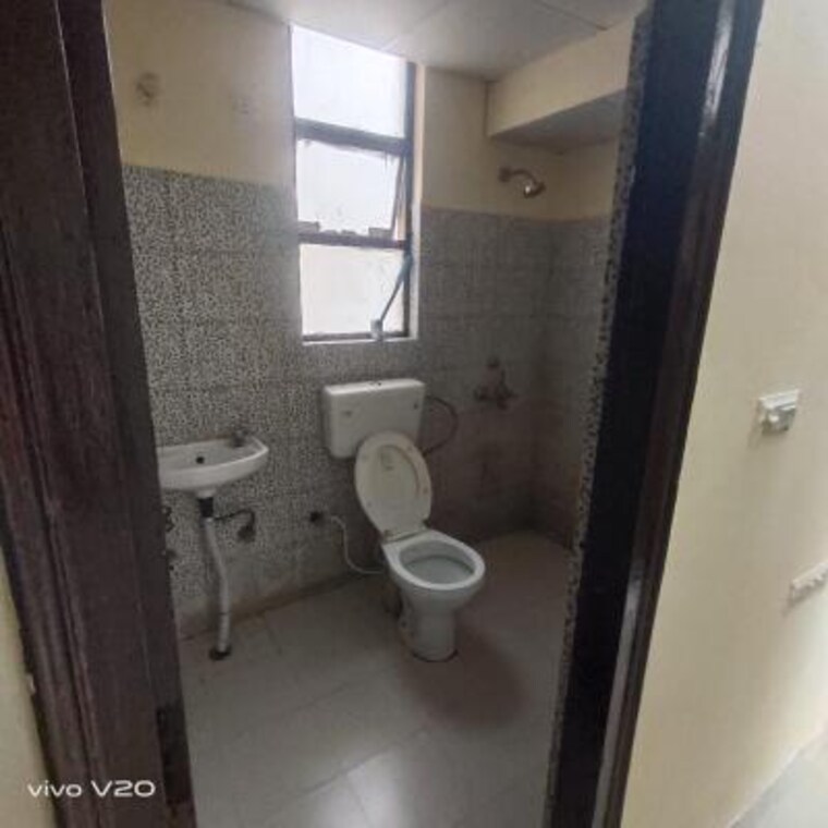 Bathroom, signature-the-serenas 2.5 Bedroom 745 Sq.Ft. Apartment In Sohna Sector 36 Gurgaon 9259383