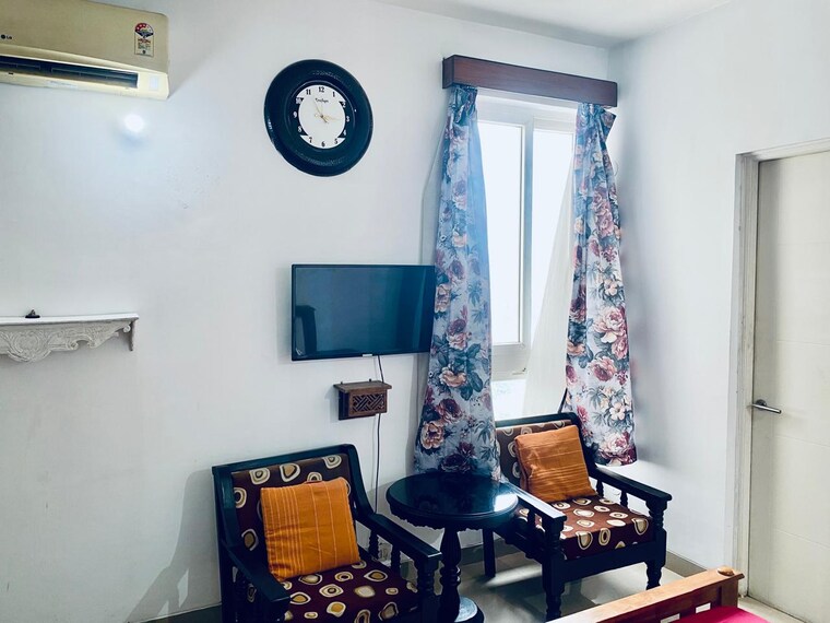 Living Room, emaar-emerald-estate 3 Bedroom 1395 Sq.Ft. Apartment In Sector 65 Gurgaon 9259379